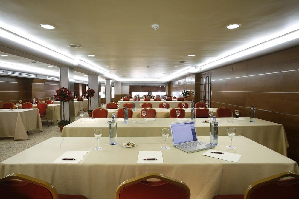 Hotel Ciudad De Віго Зручності фото